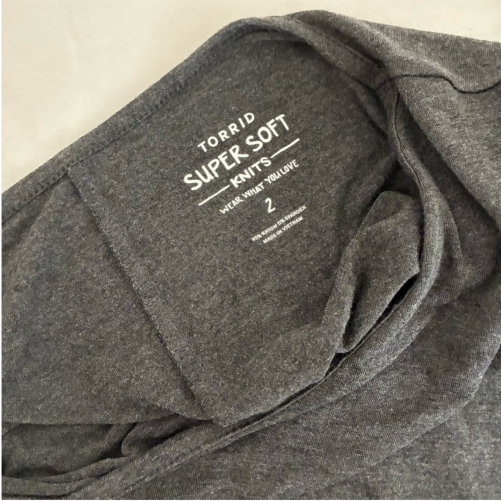 Torrid gray tee - Picture 4 of 4